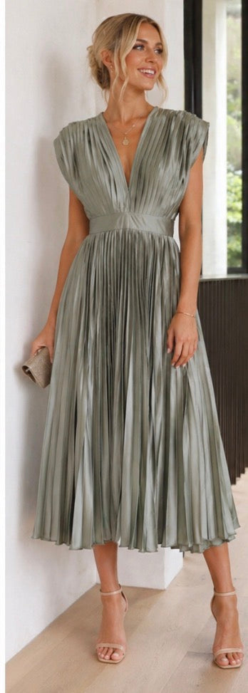 Marni| Timeless Pleated Midi Dress